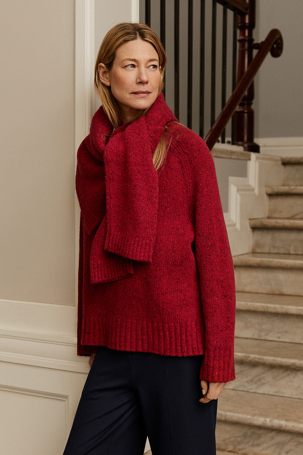 Fenoria Strikkegenser - Red Dahlia, Paxora JERSEY Bukser - Navy Blazer