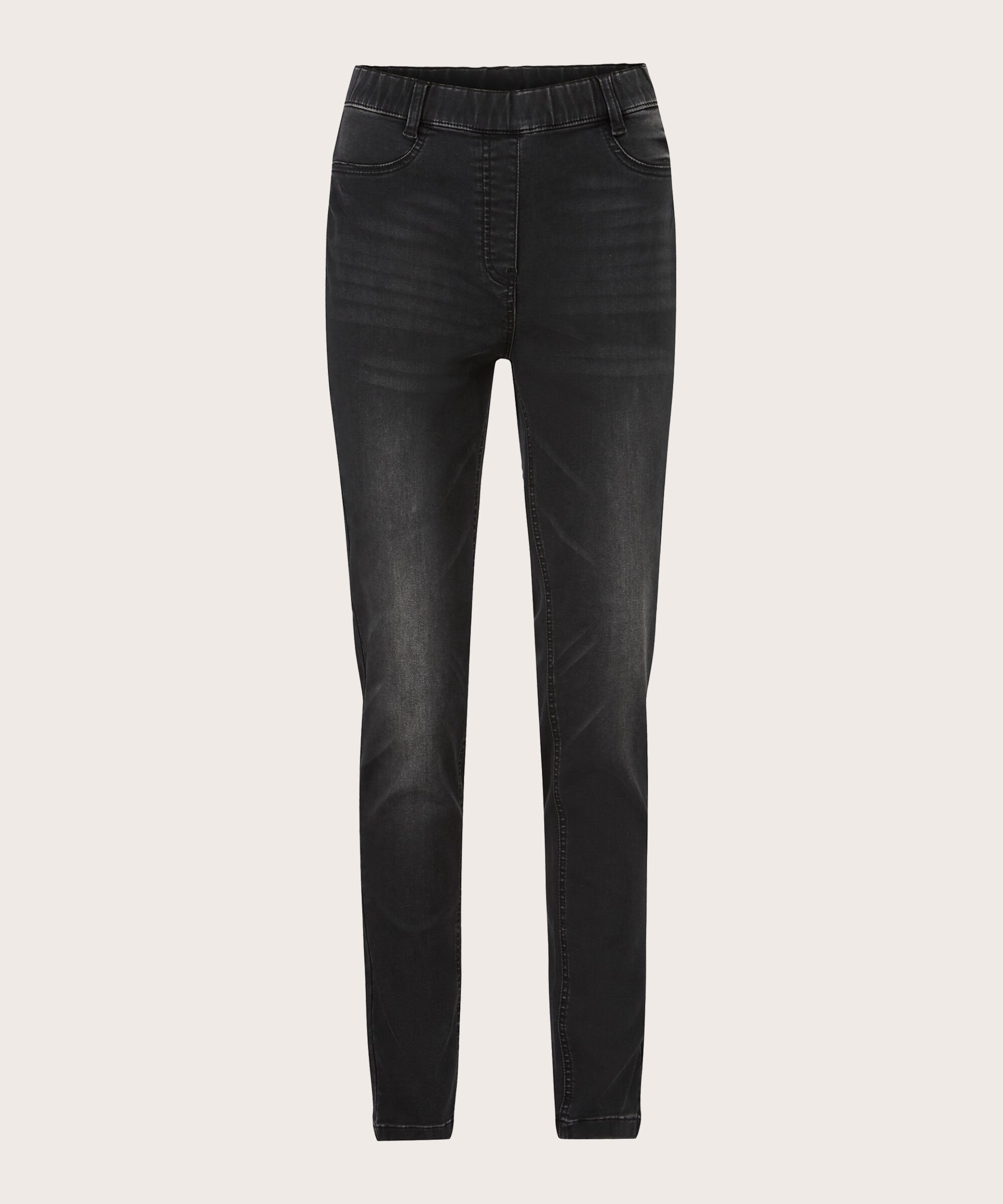Papia Bukse, Black