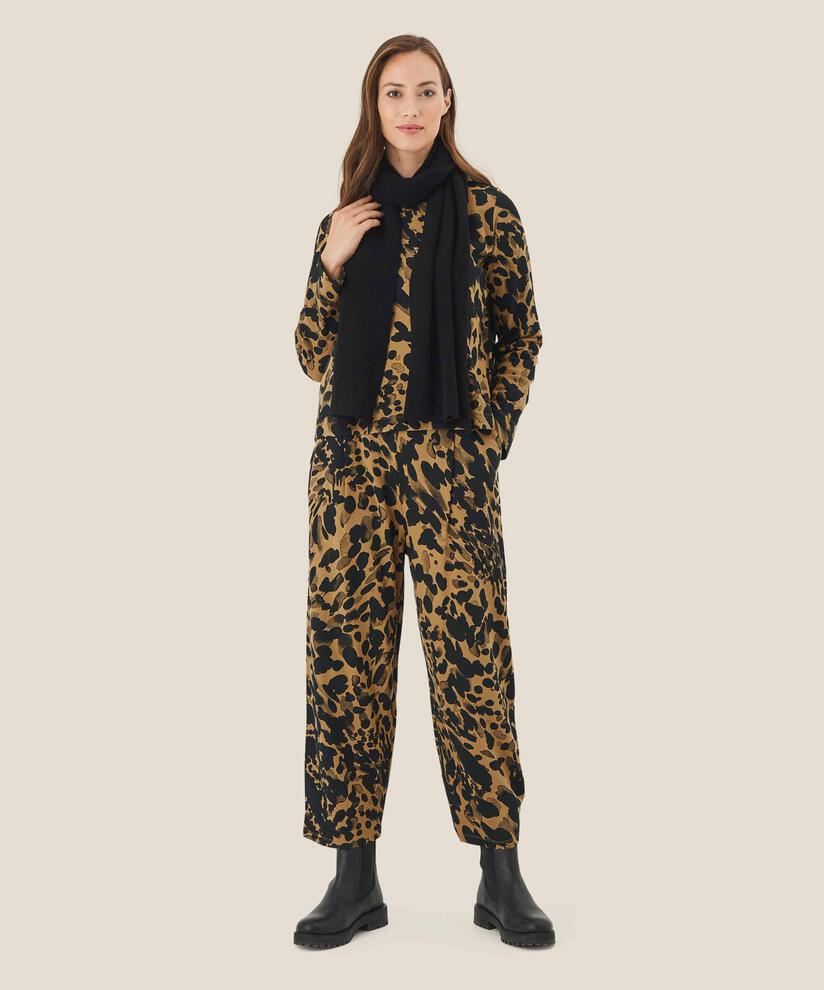 Almala Skjerf, Black