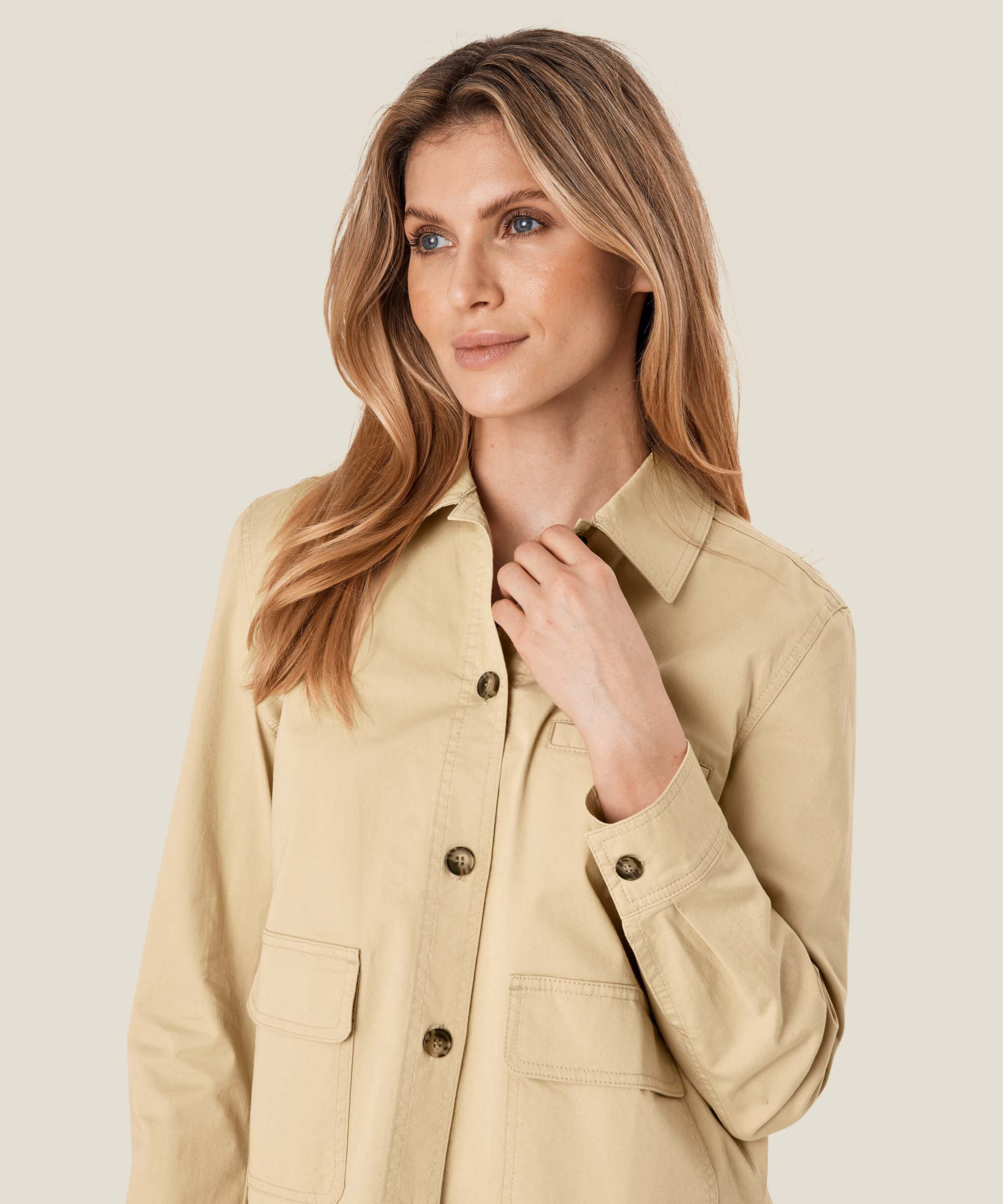 Janila Jakke, Pale Khaki