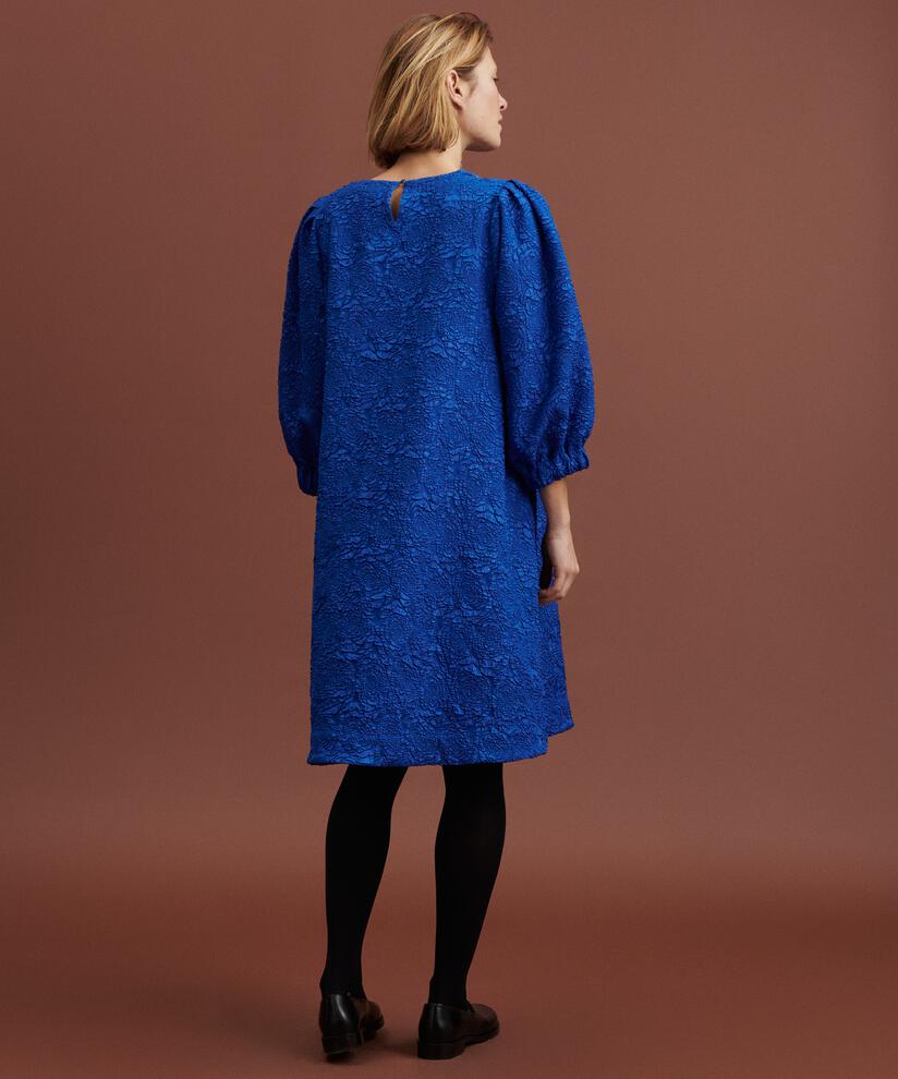 Nirisa Kjole, Surf the web