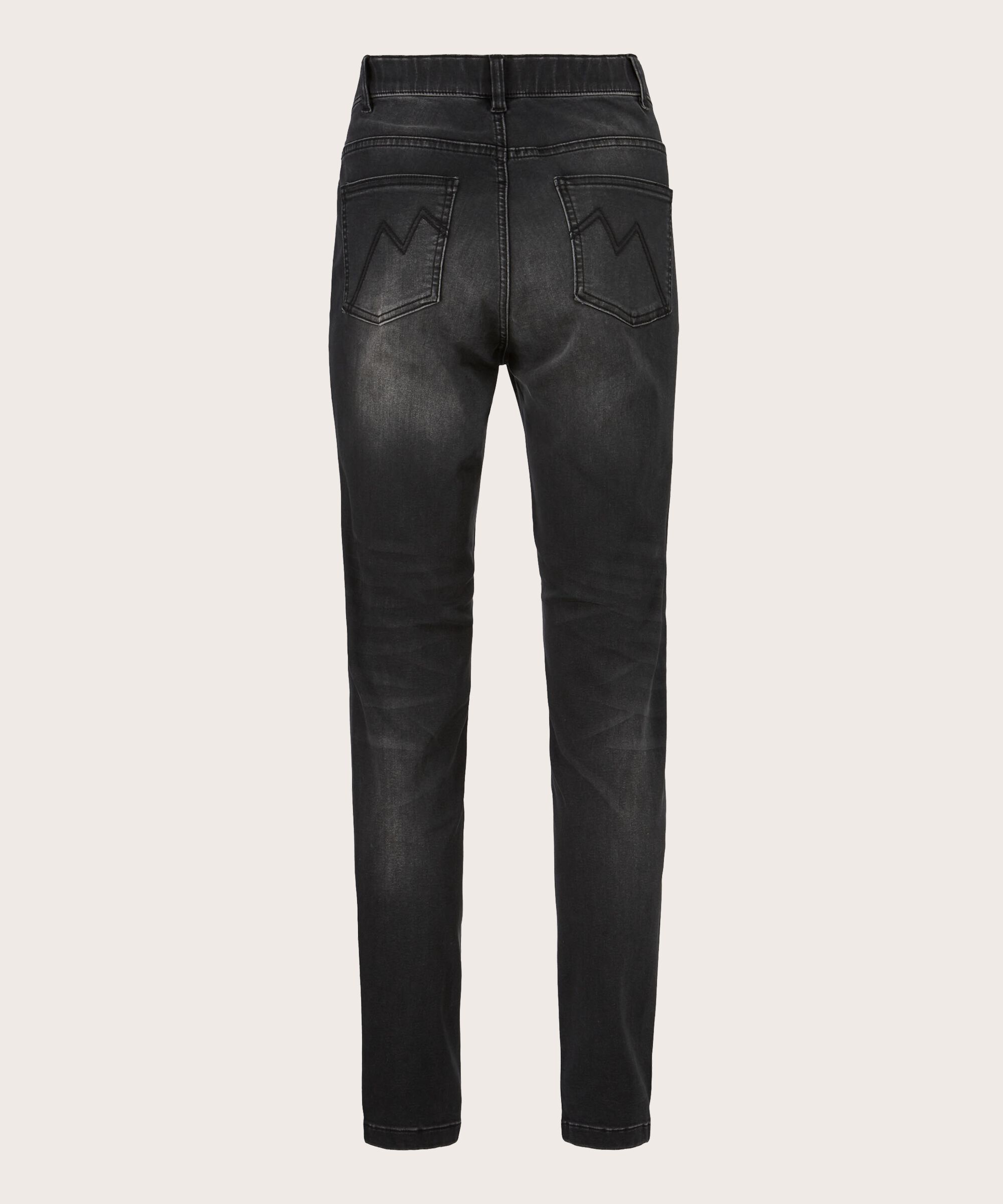 Papia Bukse, Black