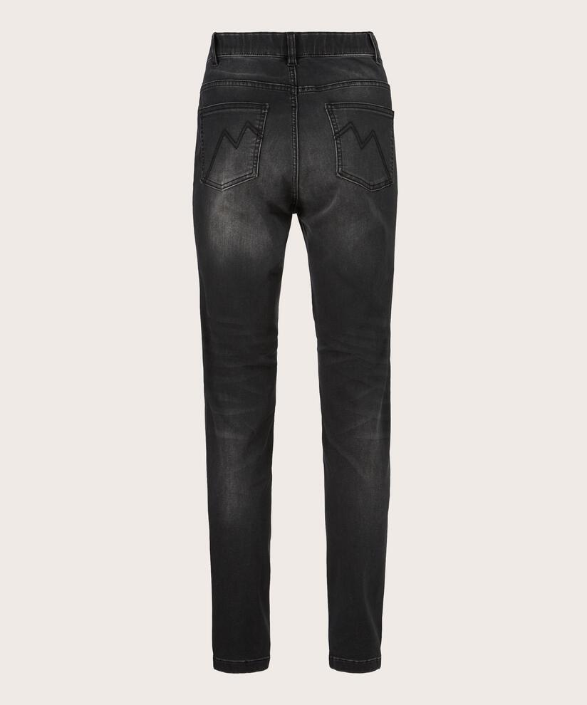 Papia Bukse, Black