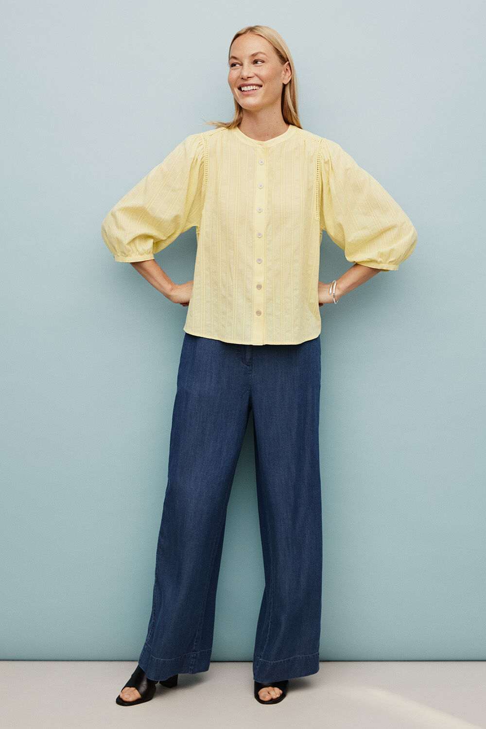 Ithara Skjorte - Lemonade, Ryselle Armb&aring;nd - Silver, Pelyra Denim Bukser - Washed denim