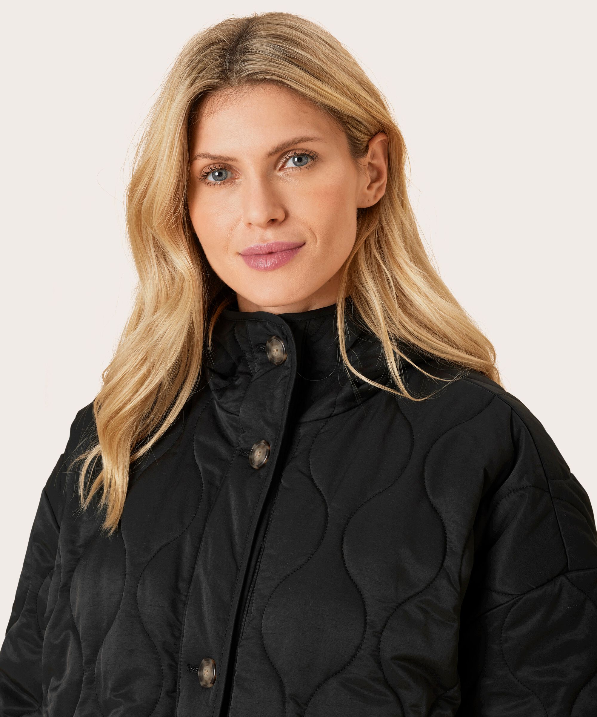 Tehila Kåpe, Black