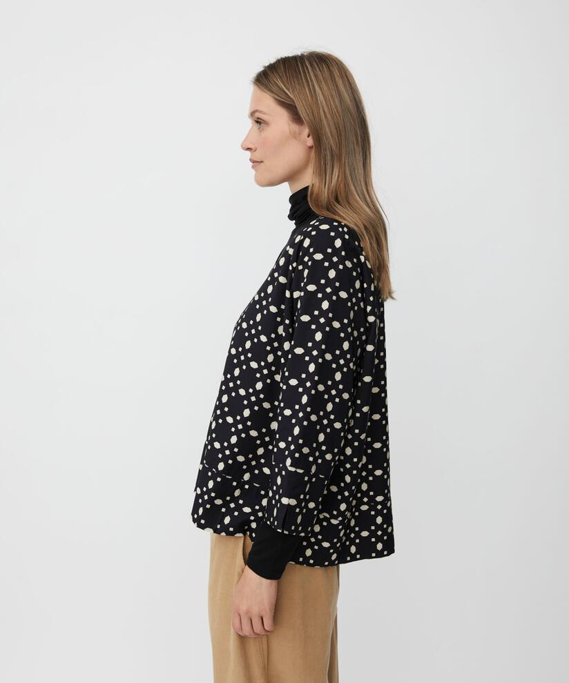 Benika topp, Black