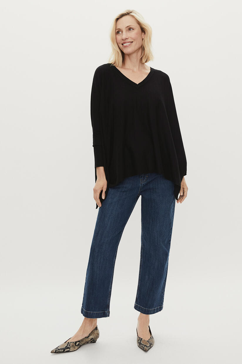 Fosna Strikkegenser - Black, Portiscan Bukser - Blue Denim
