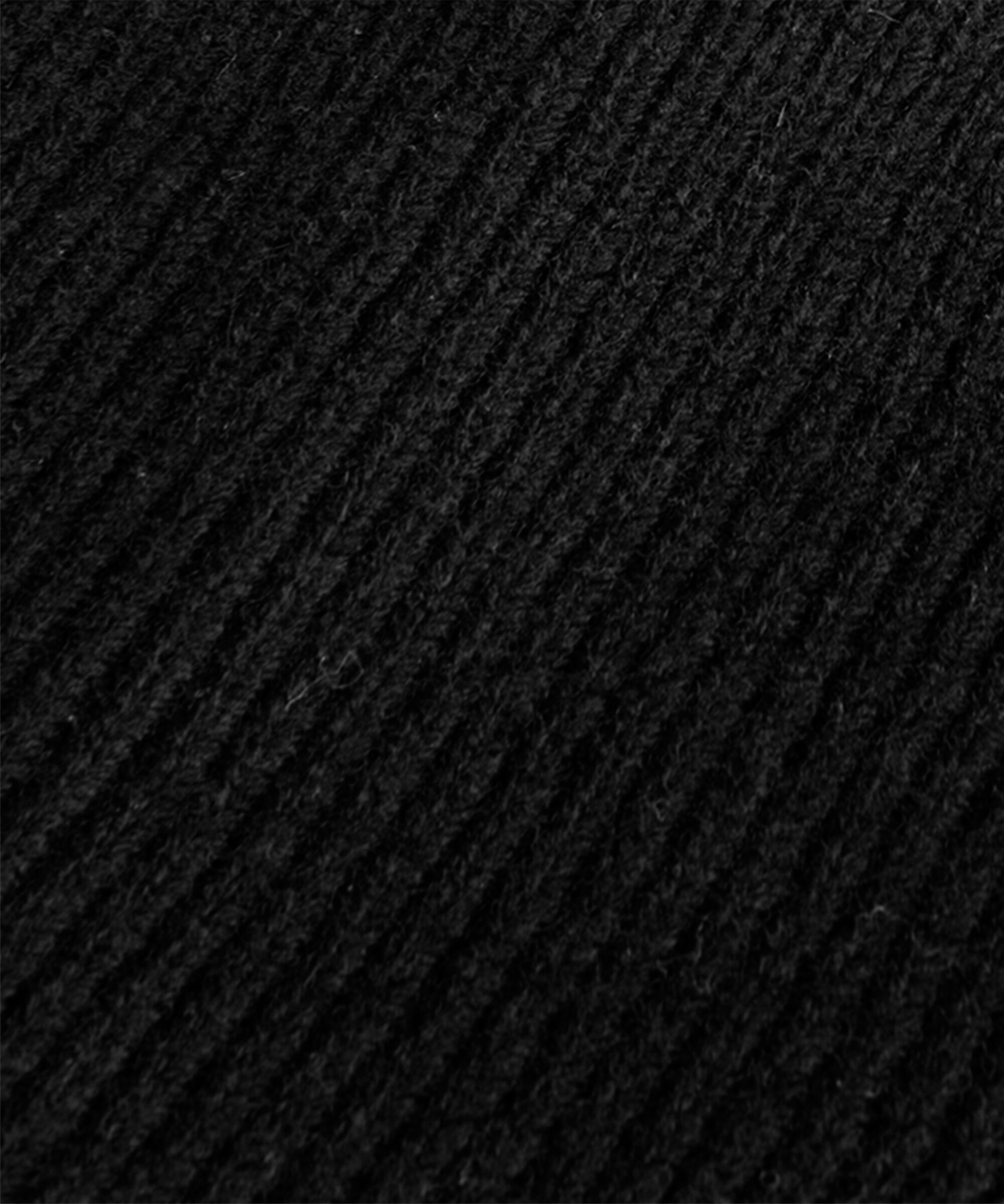 Airin Lue, Black