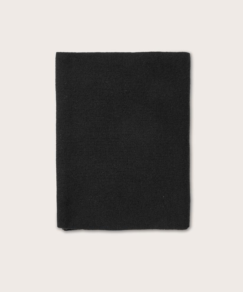 Almala Skjerf, Black