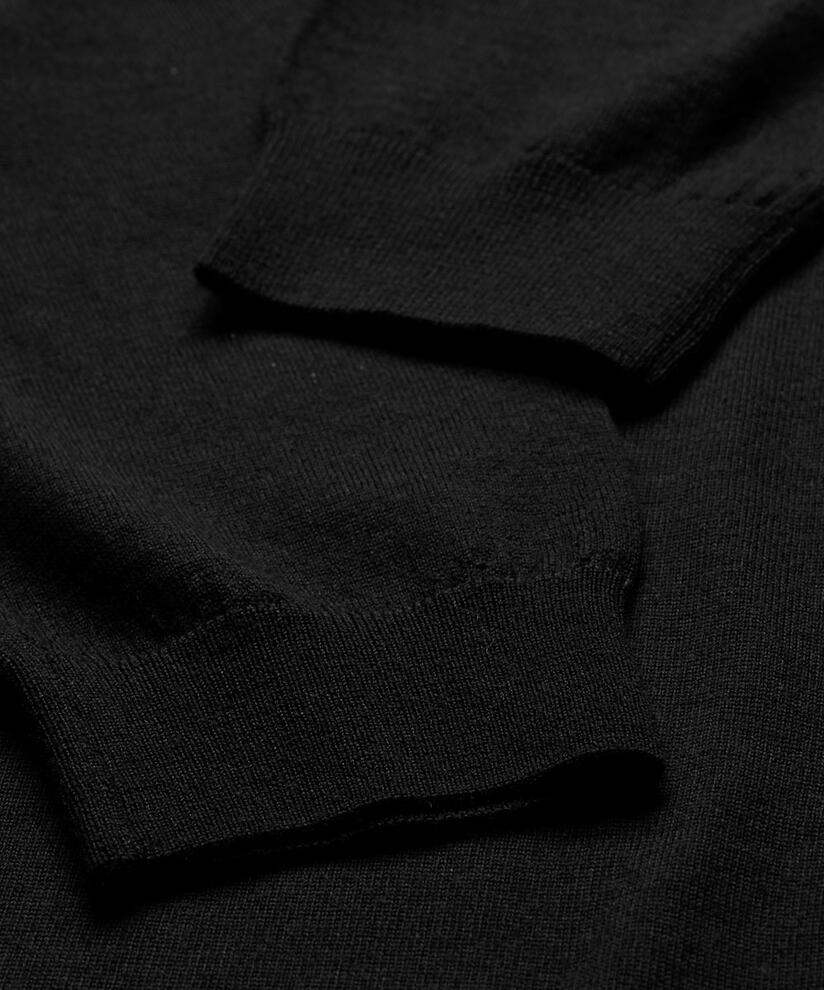 Nina Kjole, Black
