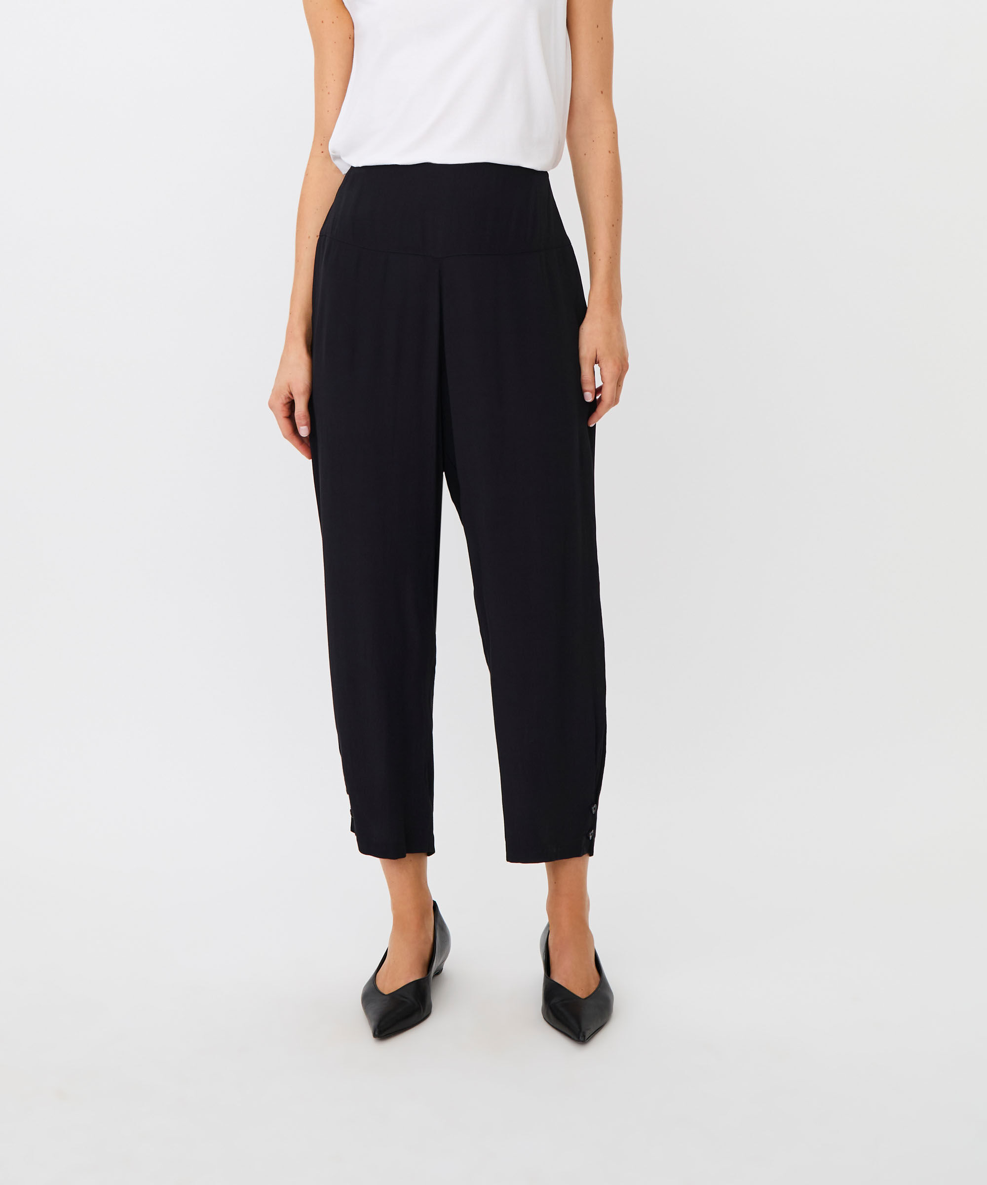 Penna Bukser, Black