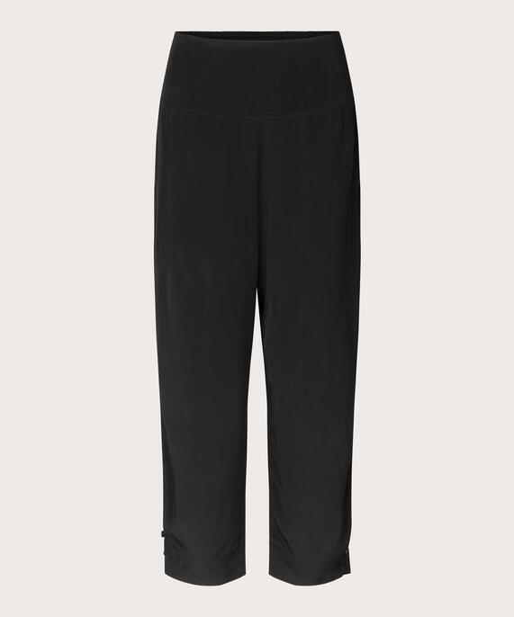 Penna Bukser, Black