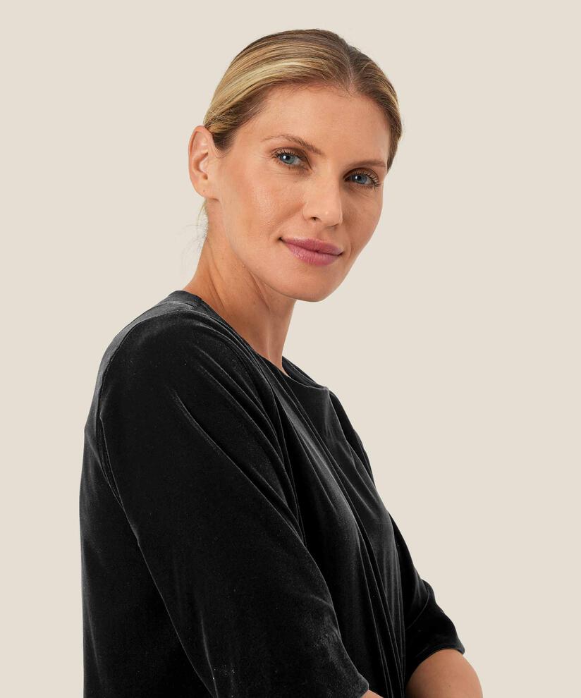 Daila Topp, Black
