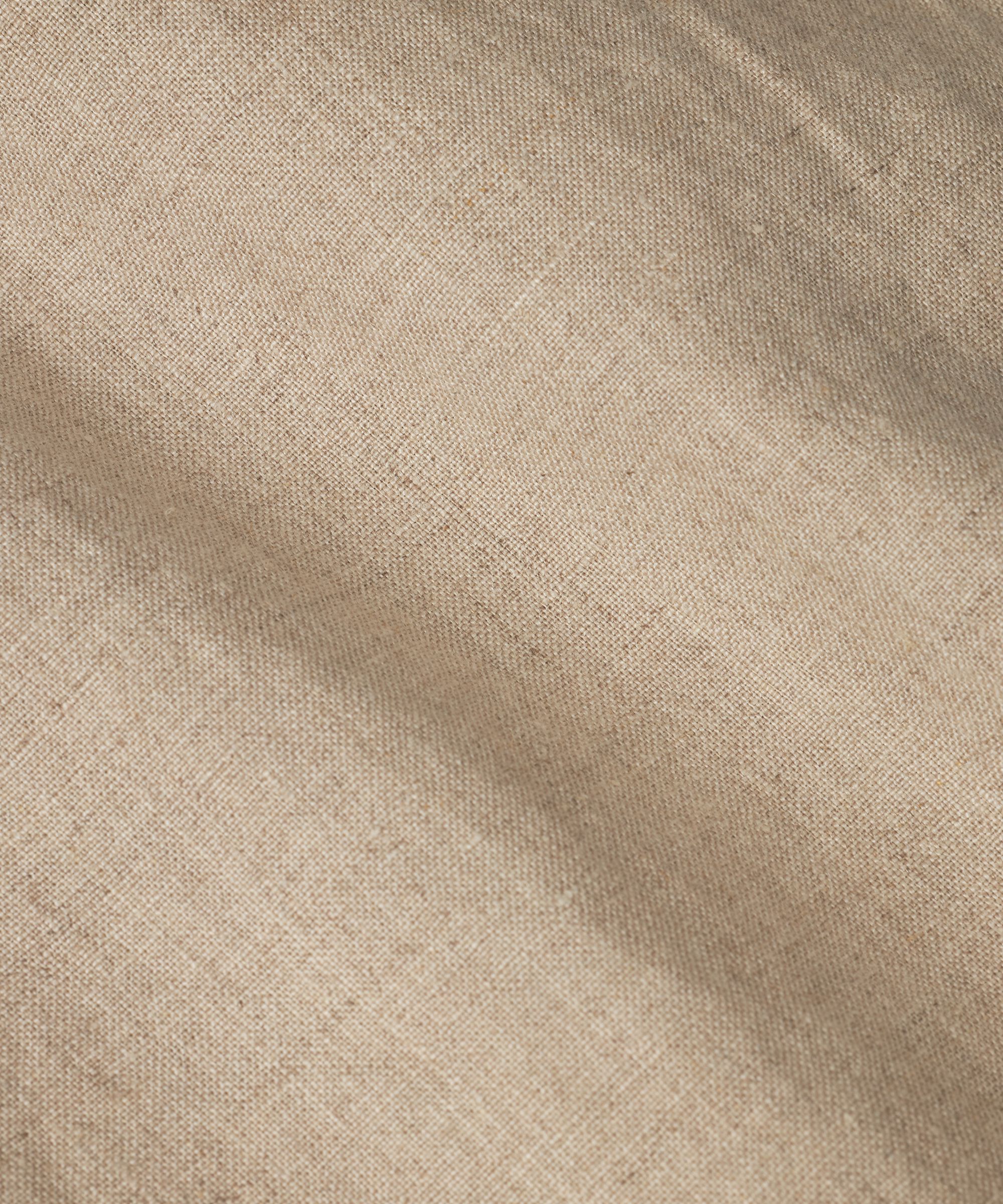 Pallas Bukser, Natural