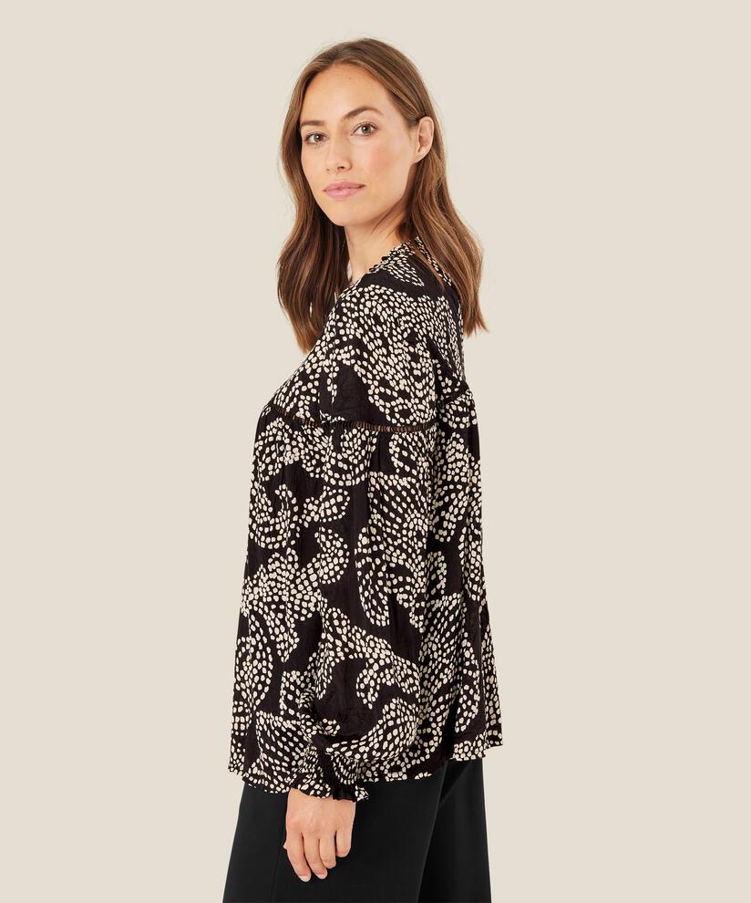 Dodilia Topp, Black