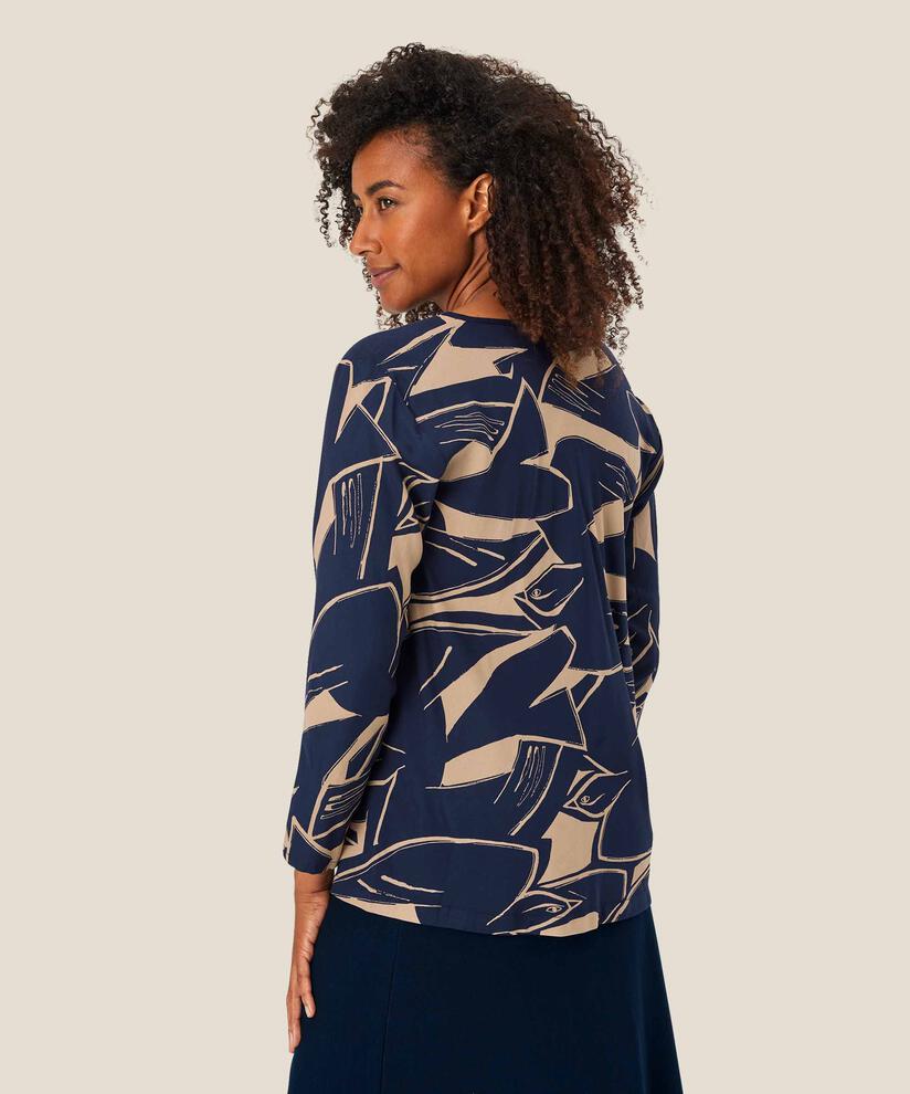 Kala Topp, Navy Blazer