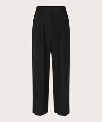 Pryscian Bukser, Black