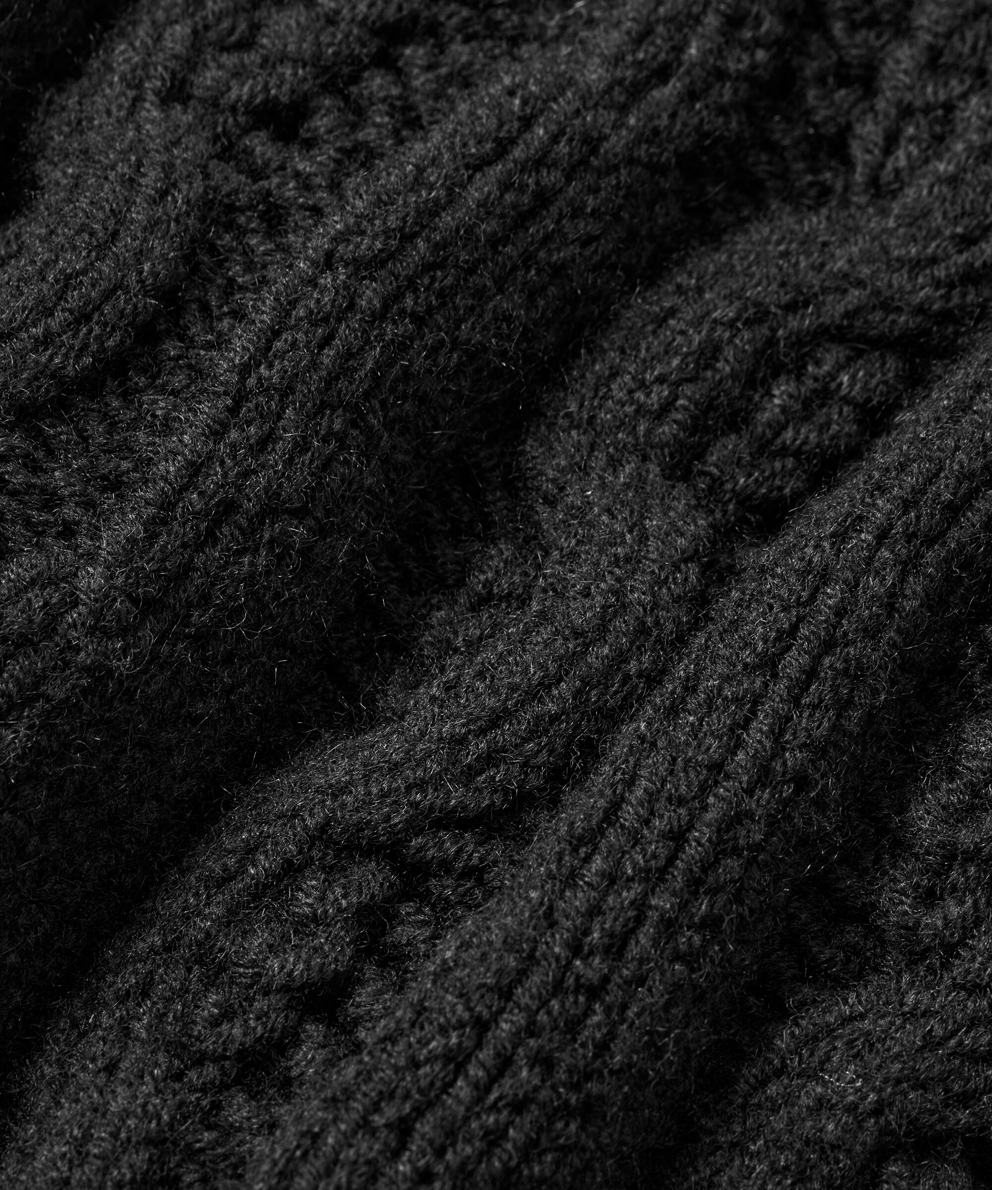 Frankie Strikkegenser, Black