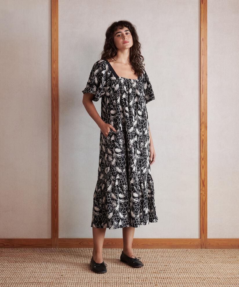 Neia Kjole, Black