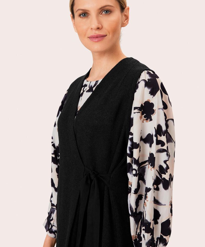 Jeogina Vest, Black