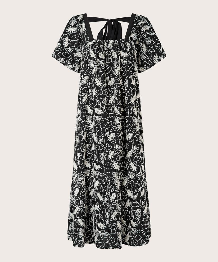 Neia Kjole, Black