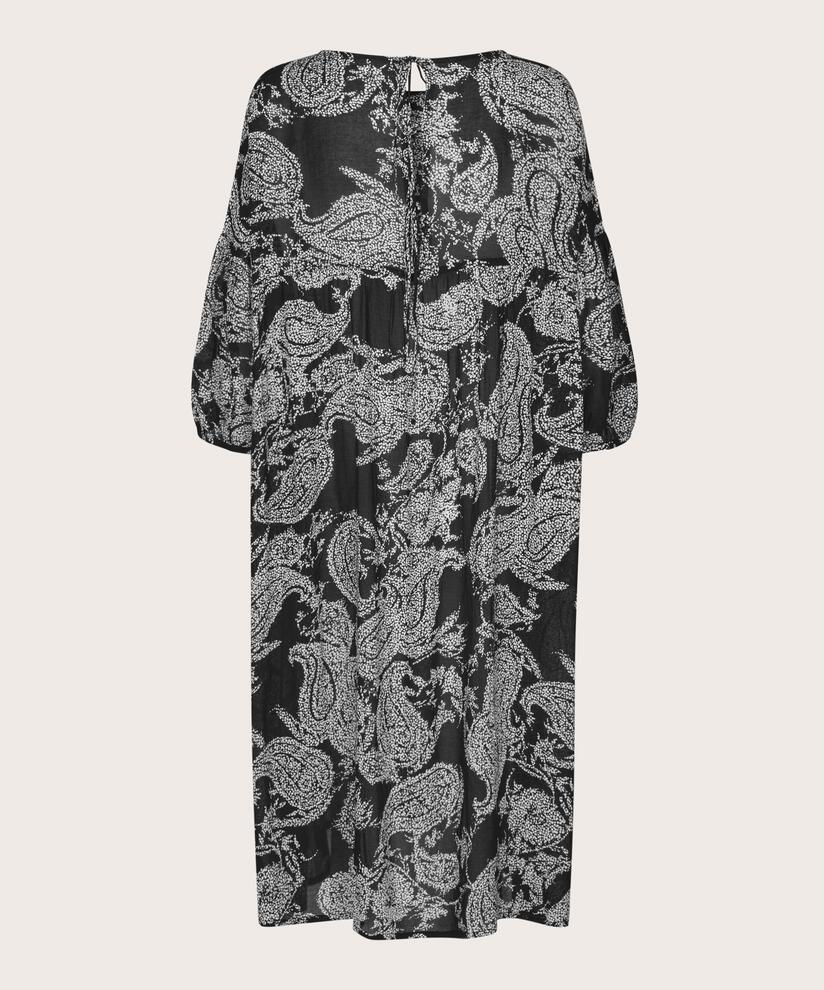 Nilu Kjole, Black