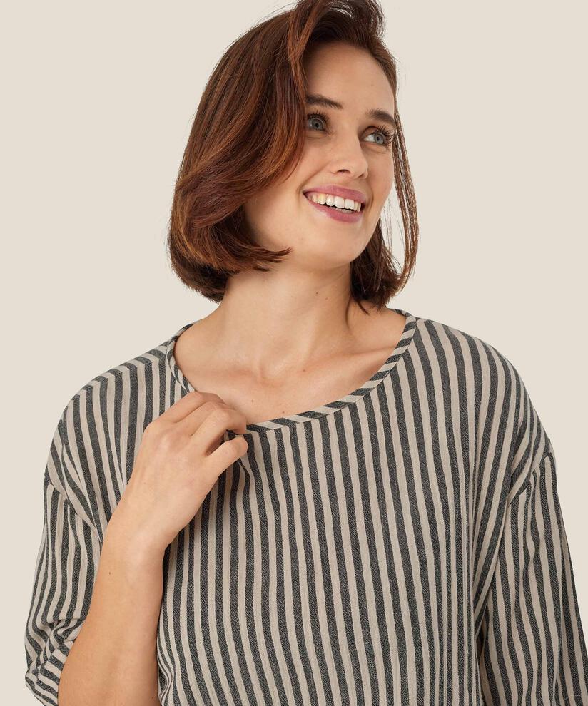 Brunil Topp, Black