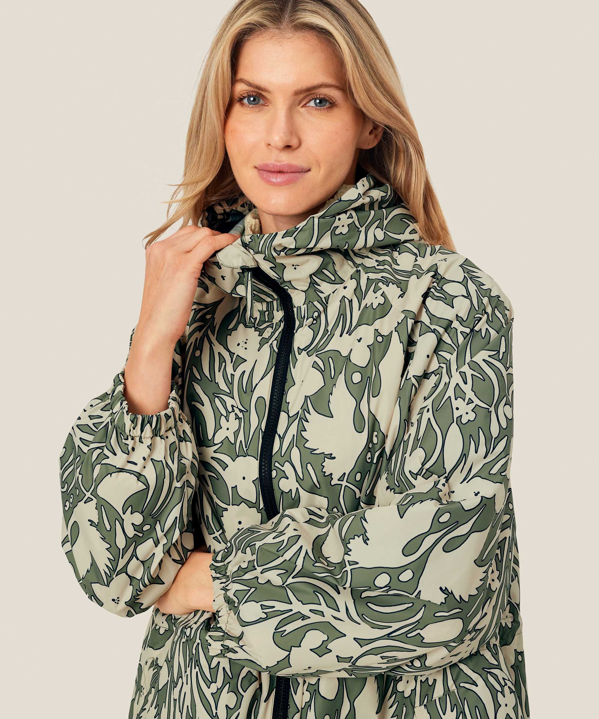 Trina RegnKåpe, D. Lichen Green