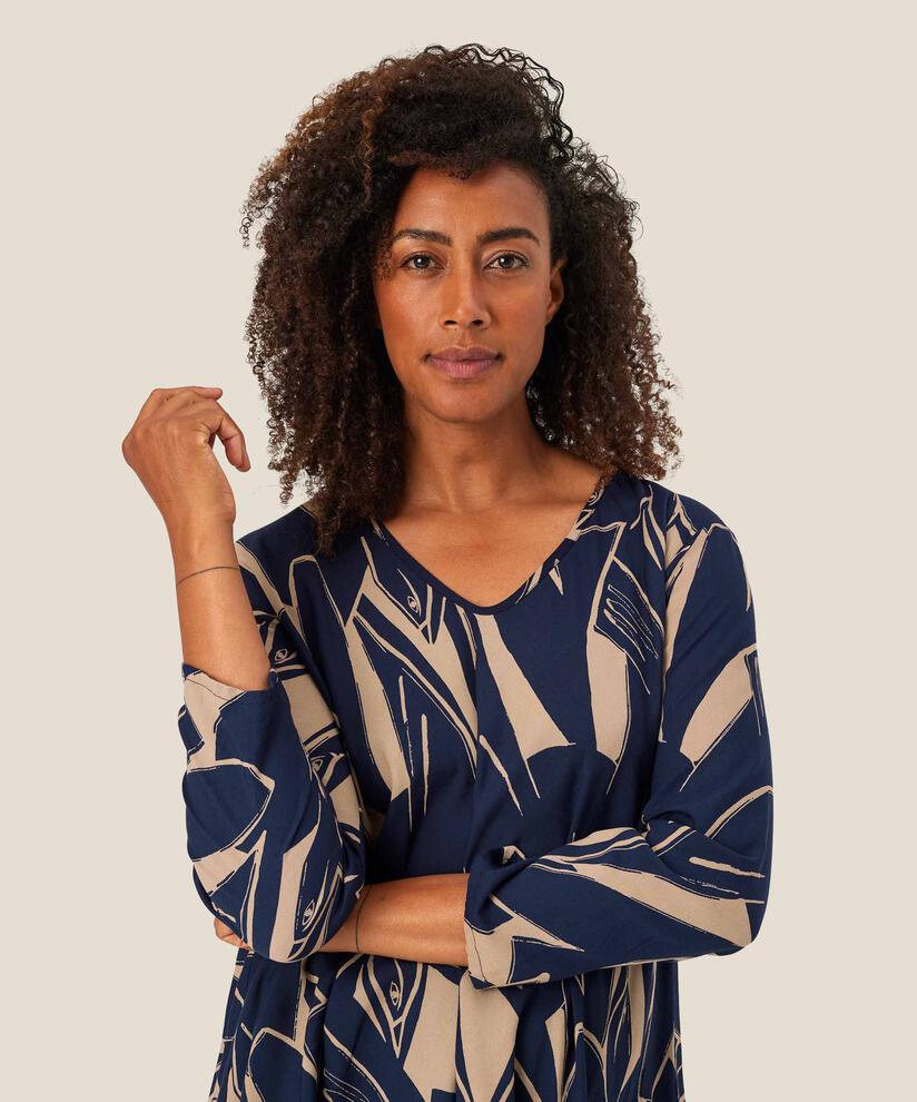 Kala Topp, Navy Blazer