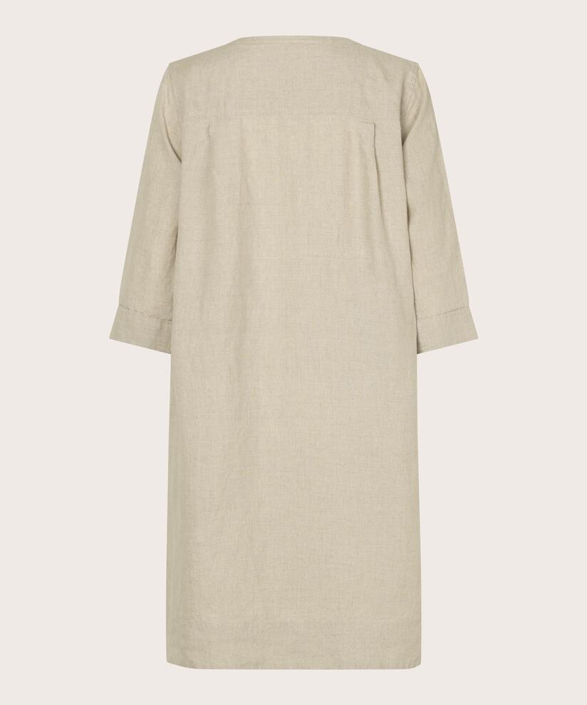 Nokolo Kjole, Natural