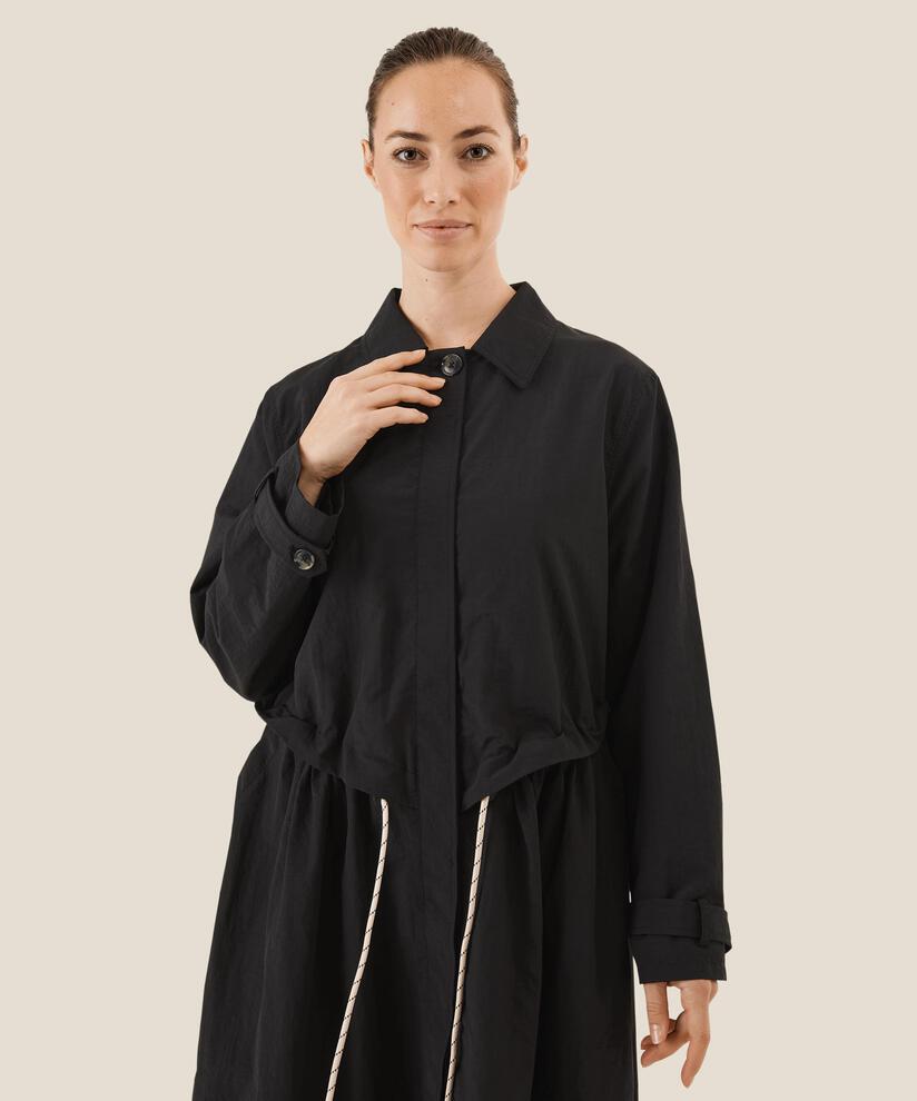 Tilia Kåpe , Black