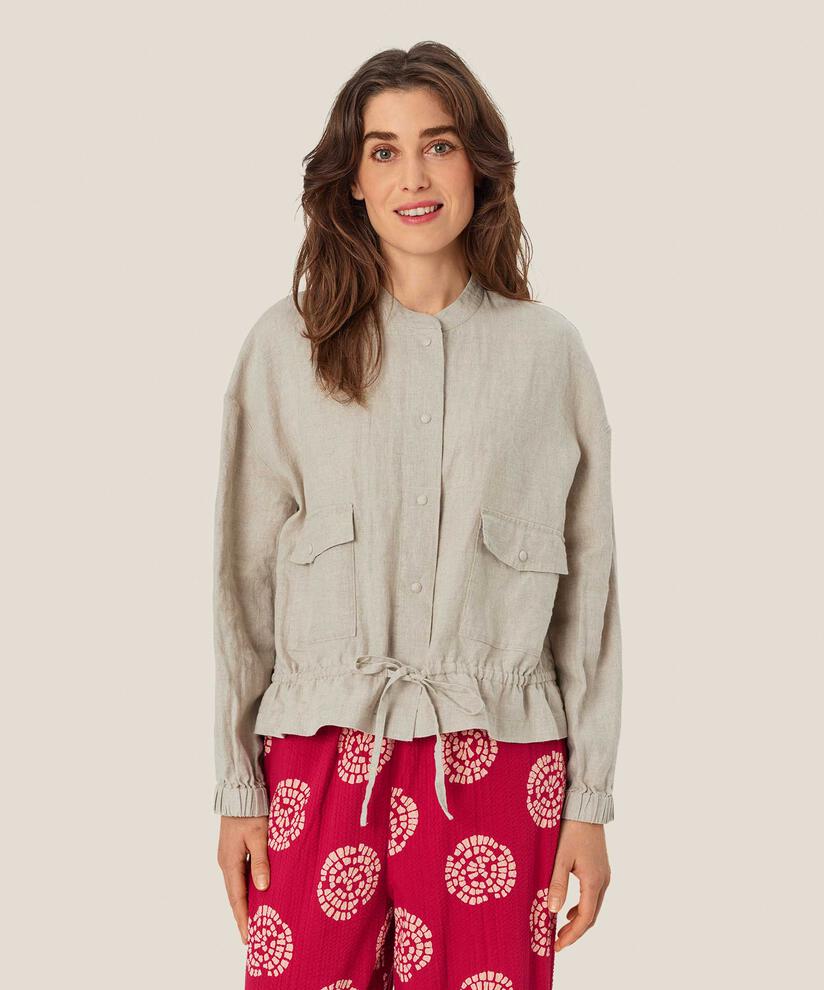 Junoa Jakke, Natural