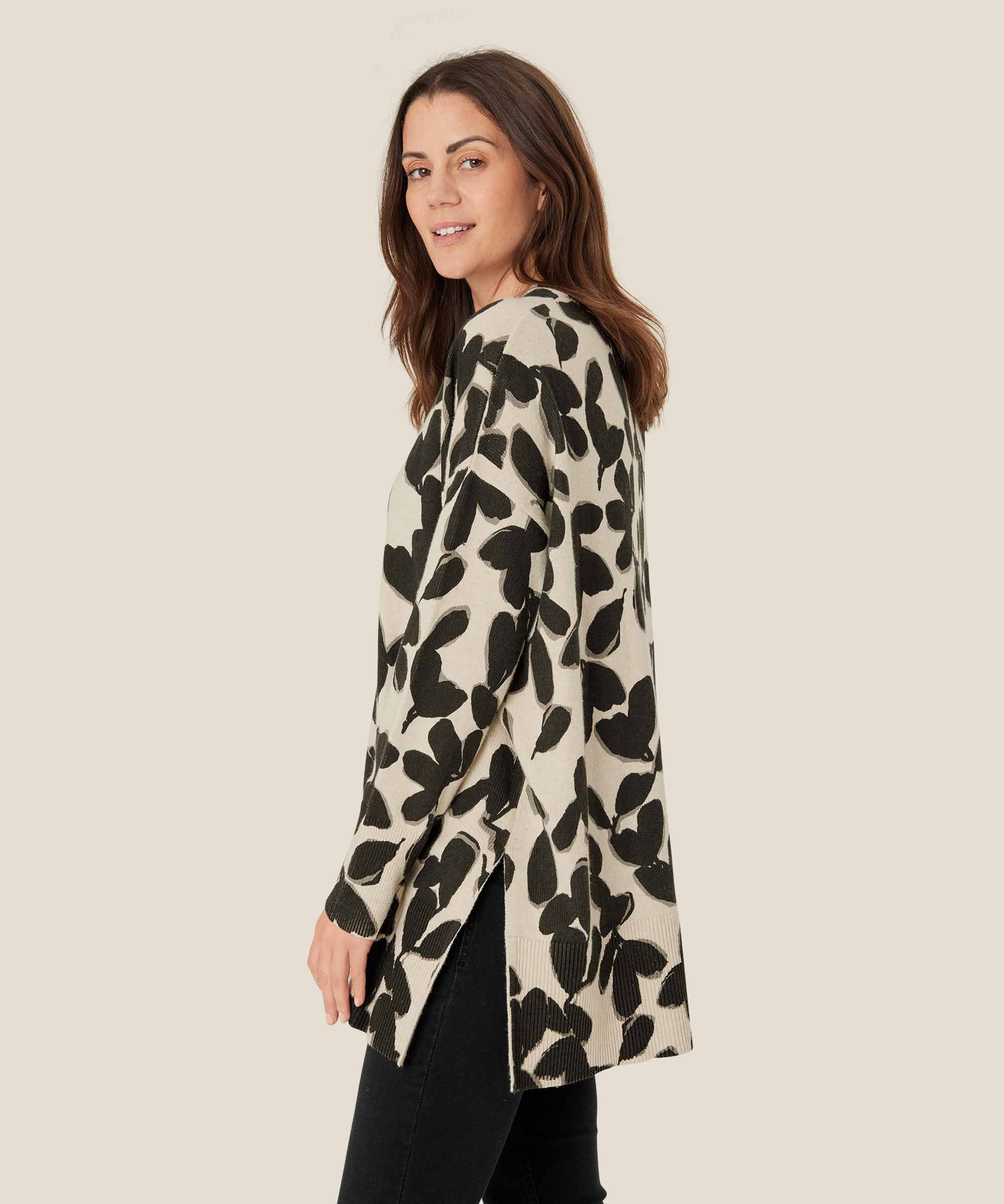 Fernande Tunika, Fog