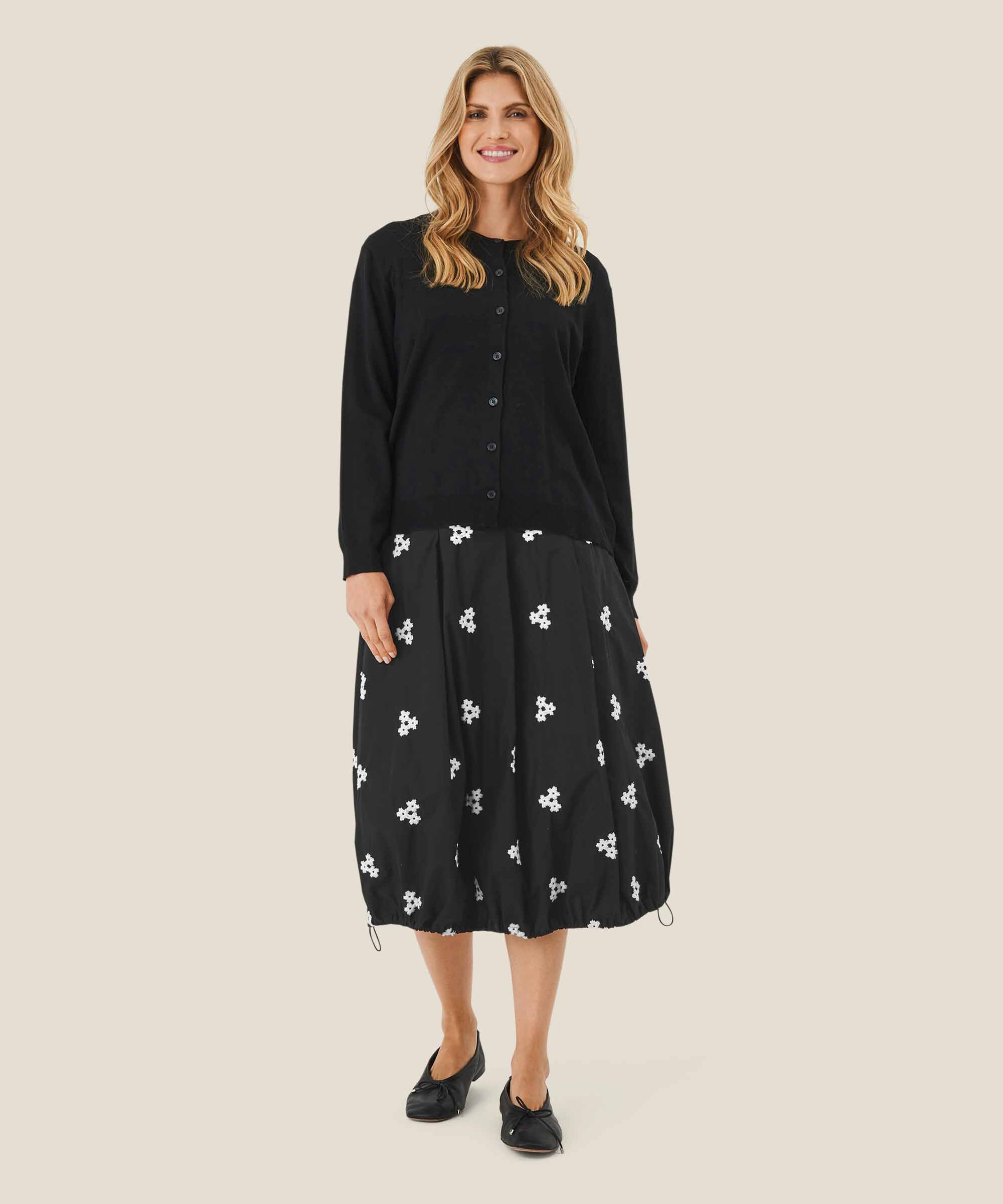 Steph Skjørt, Black