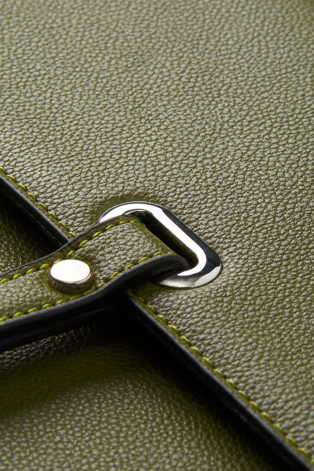 REGGIE VESKE, Capulet olive