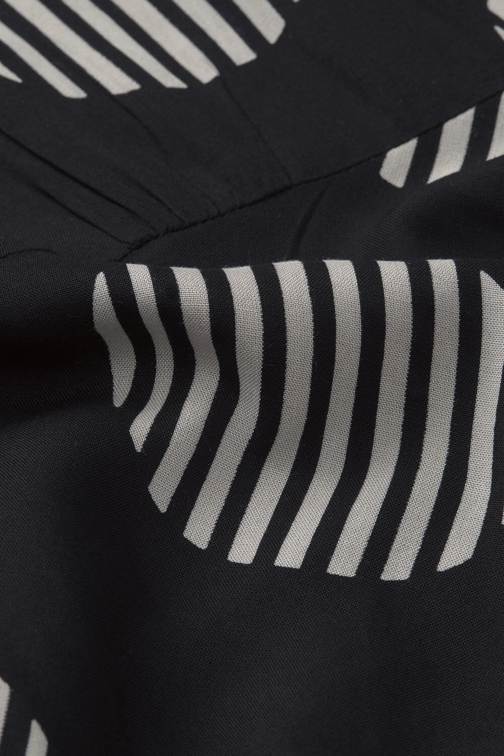 NANETTE KJOLE, Black