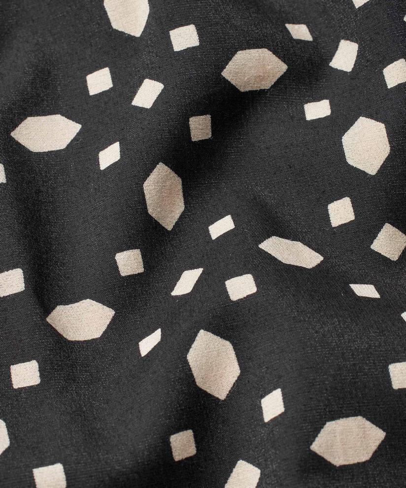 Benika topp, Black