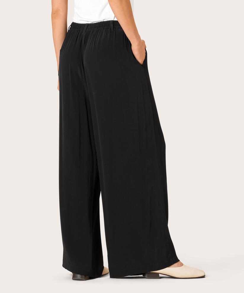 PERINUS BUKSER, Black
