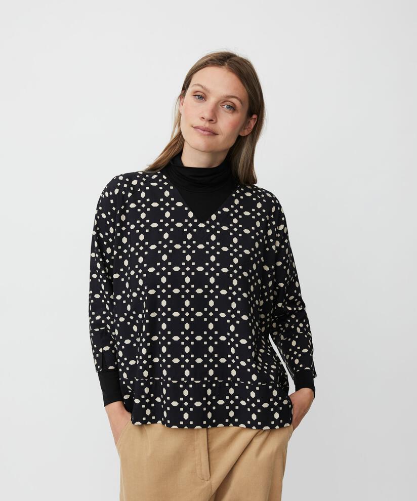 Benika topp, Black