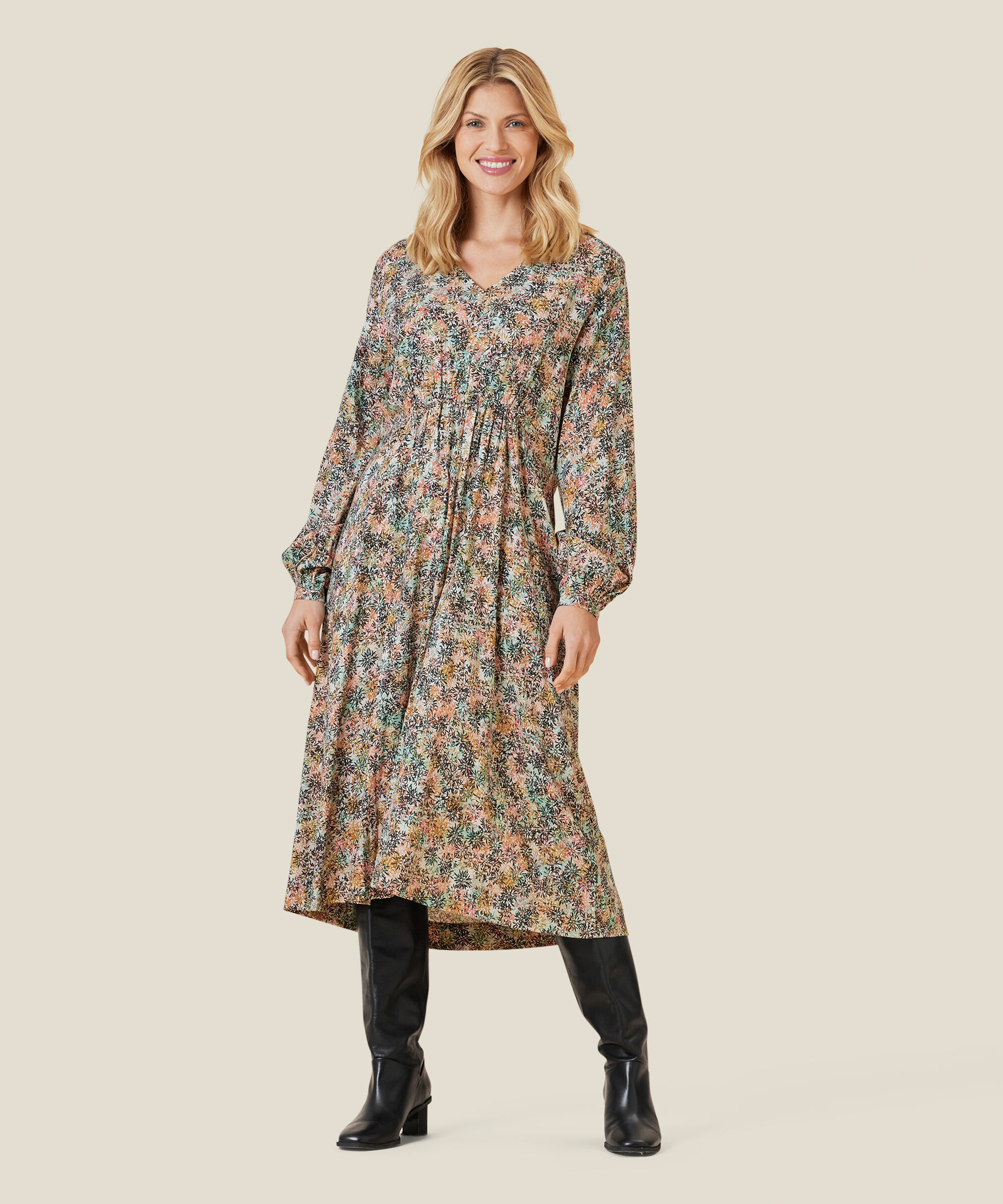 NYMA KJOLE, Sun Baked