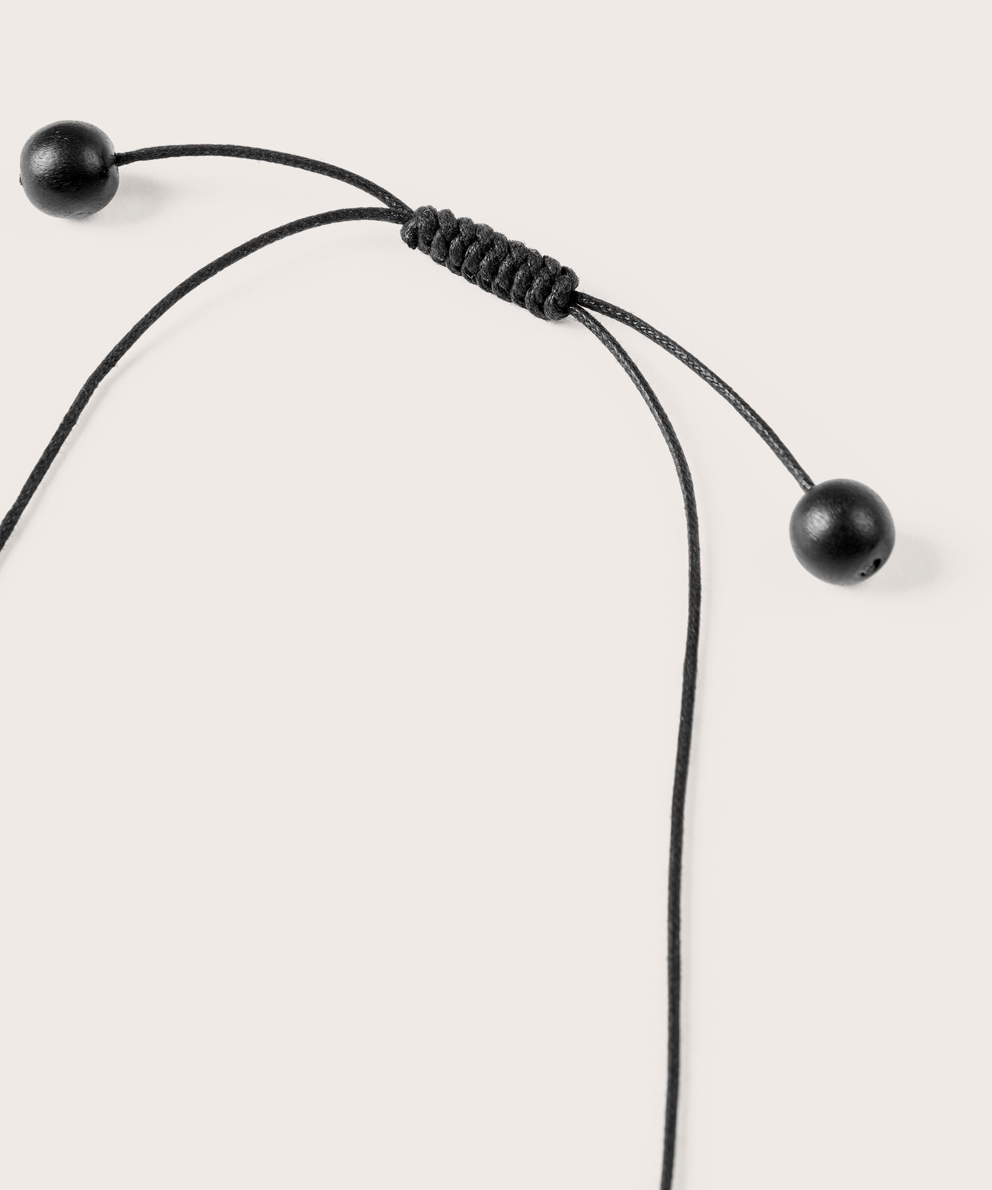 Rykka halskjede, Black