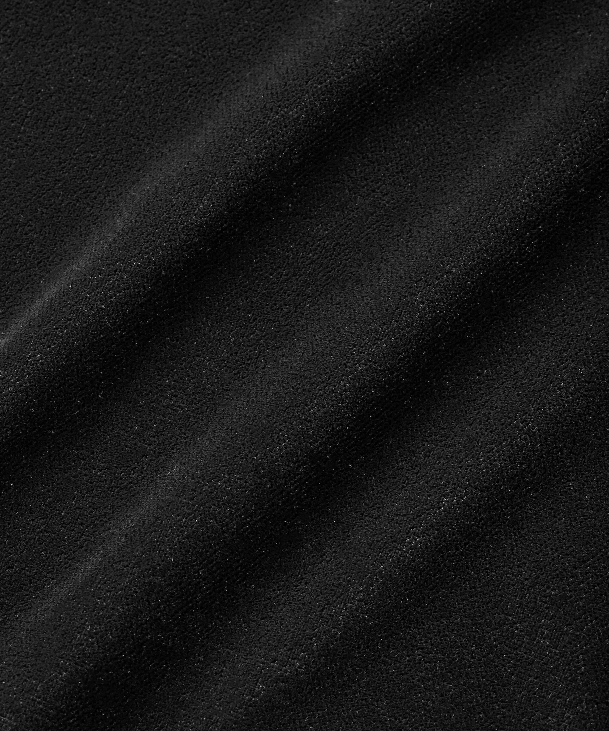 Daila Topp, Black