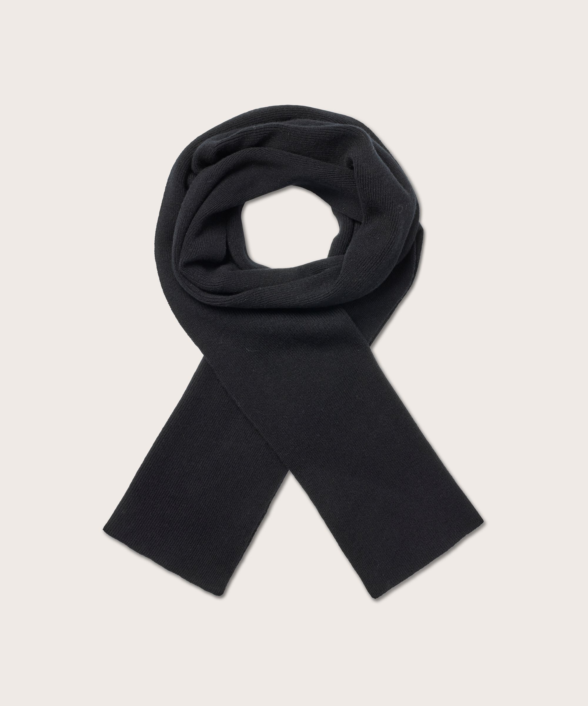 Almala Skjerf, Black