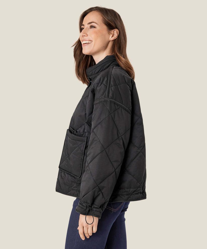 Tessie Kåpe, Black