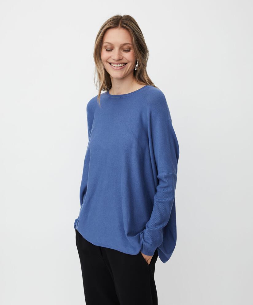 Fanasi Strikkegenser, Bijou Blue