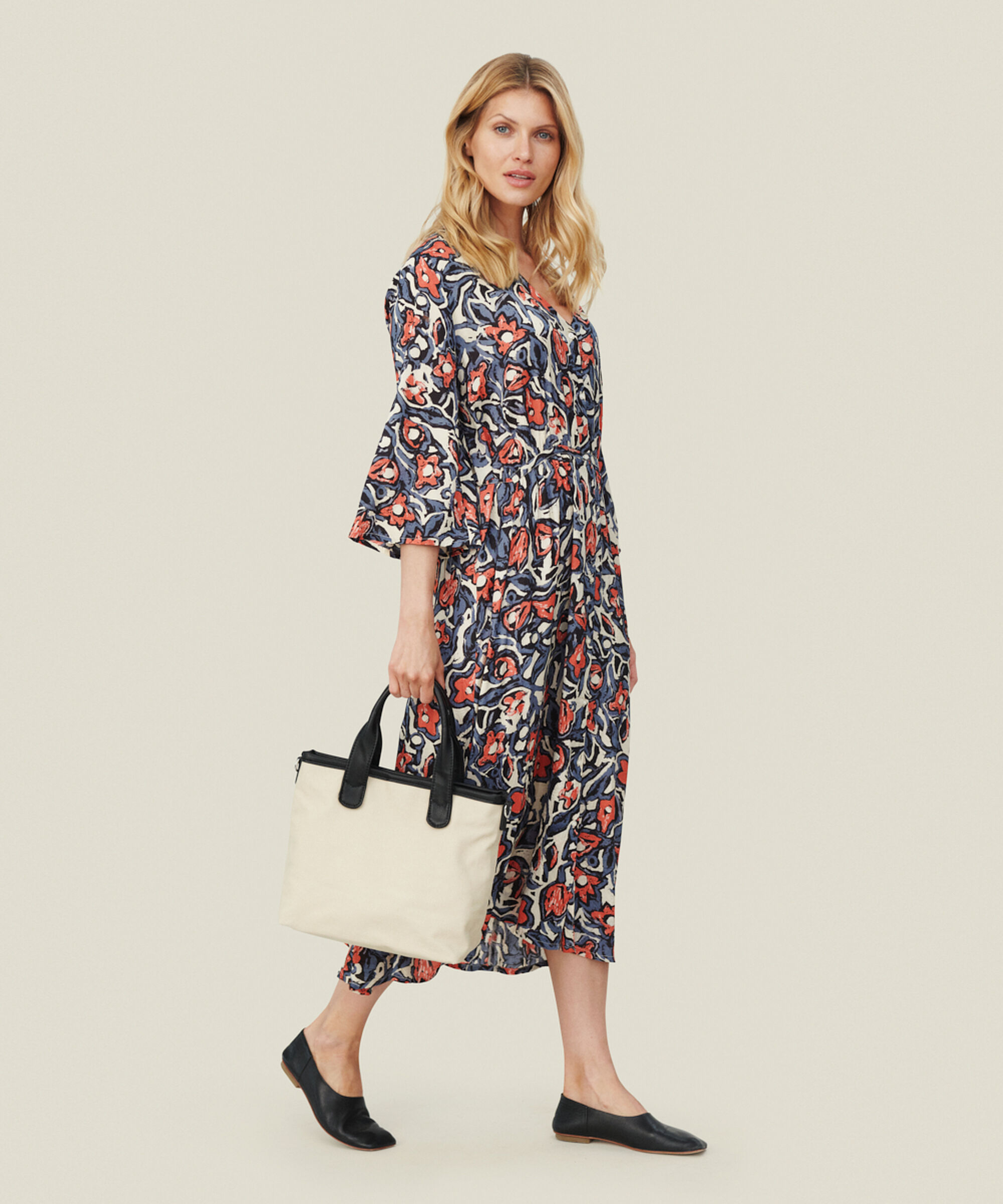 NOEMI KJOLE, Rose Sharon