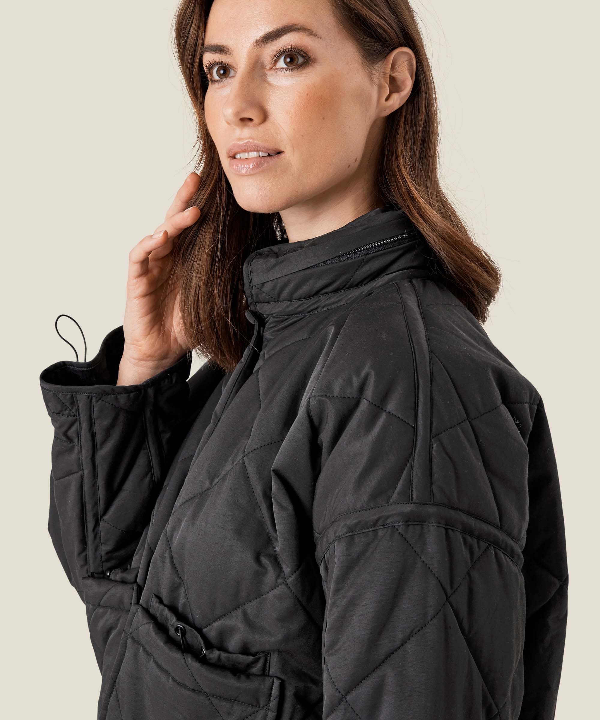 Tessie Kåpe, Black