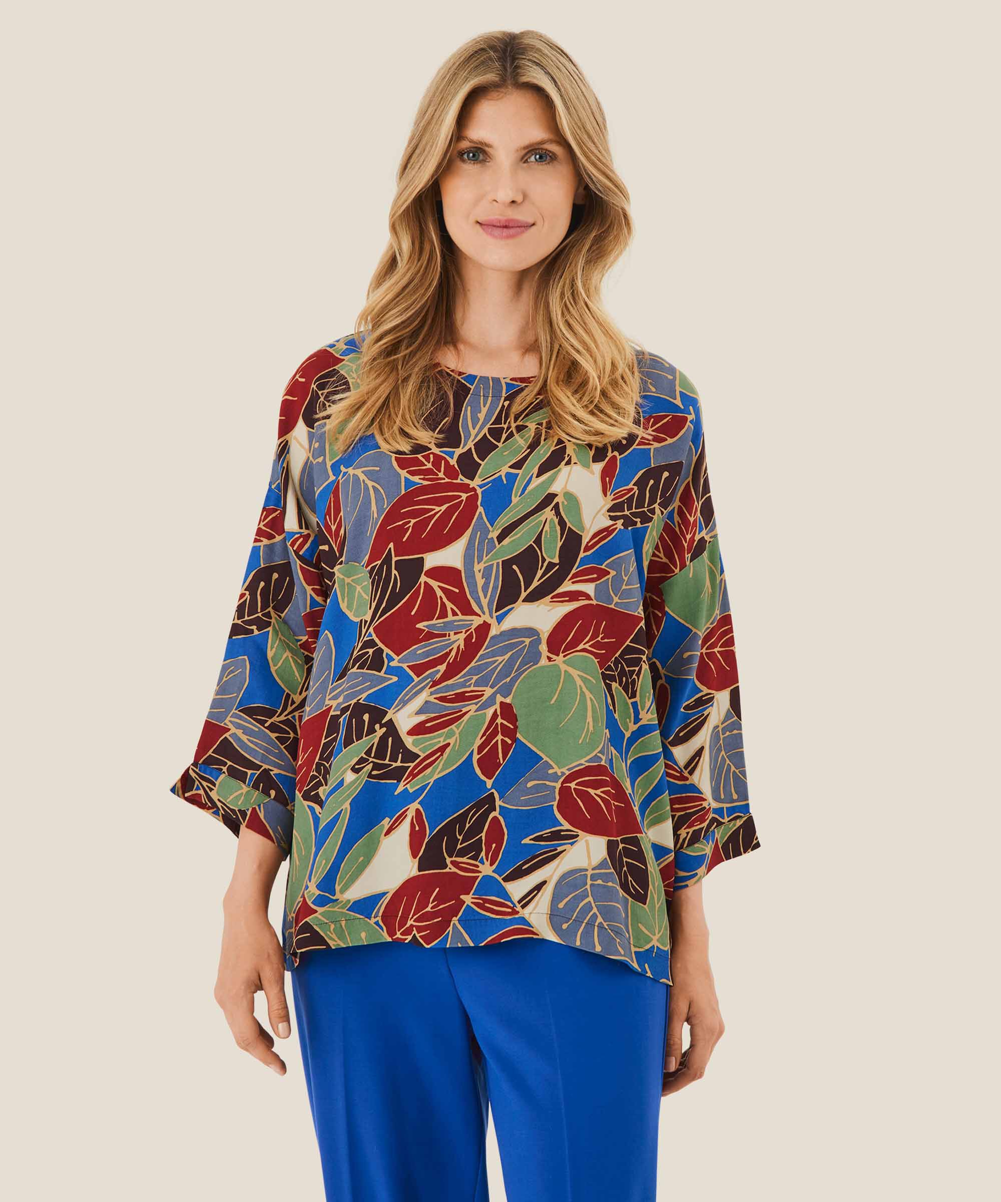 Becca Bluse, Surf the web