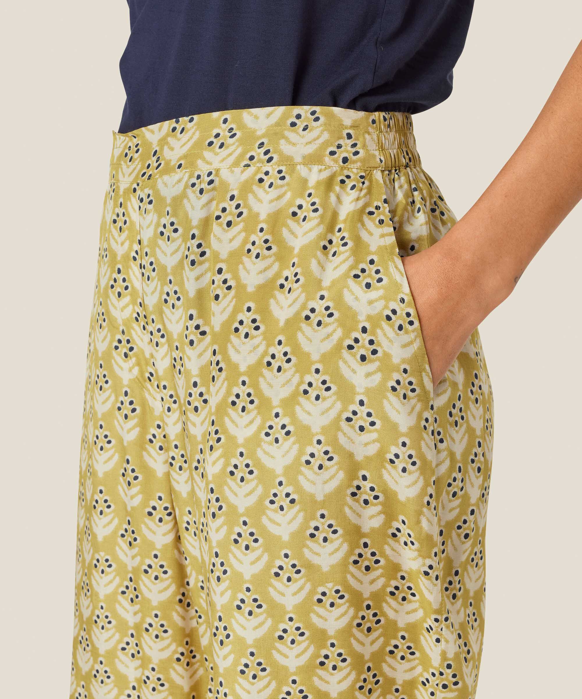 Peronella Bukser, Burnish Gold