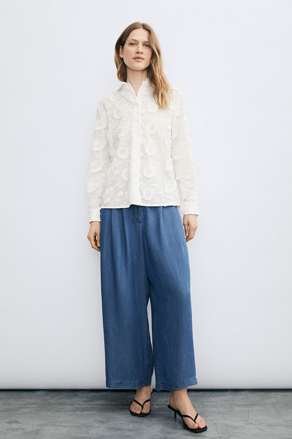 Imma Skjorte - White, Penira Denim Bukser - Washed denim